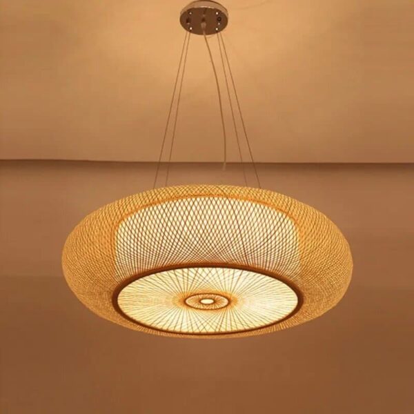 Suspension artisanale en bambou d'inspiration orientale