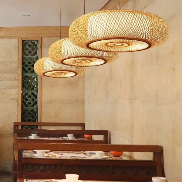 Suspension artisanale en bambou d'inspiration orientale