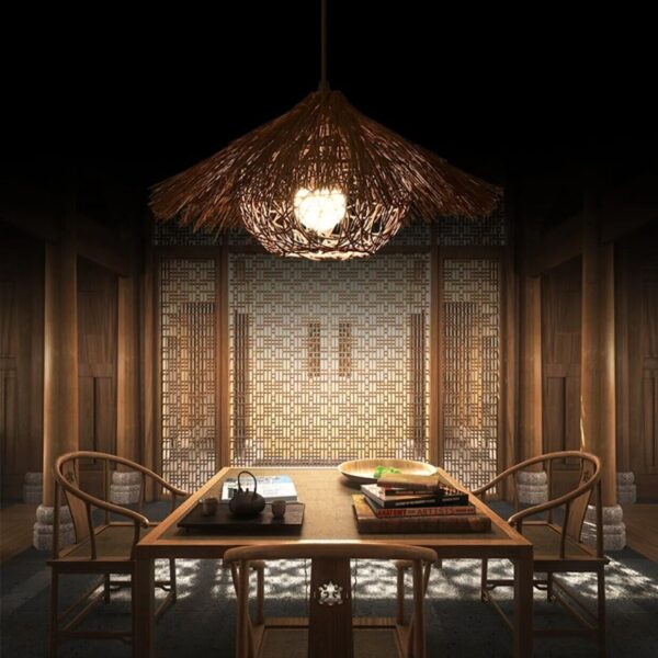 Suspension artisanale en rotin naturel d'inspiration asiatique