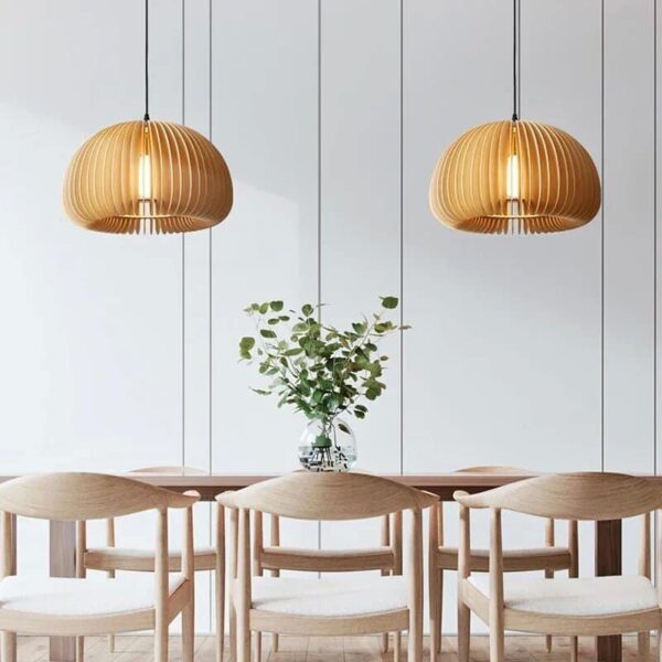 Suspension artisanale japonaise aux courbes naturelles
