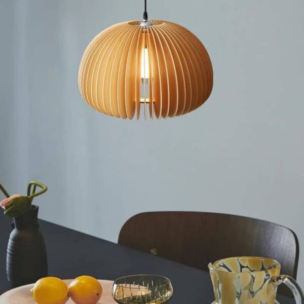 Suspension artisanale japonaise aux courbes naturelles