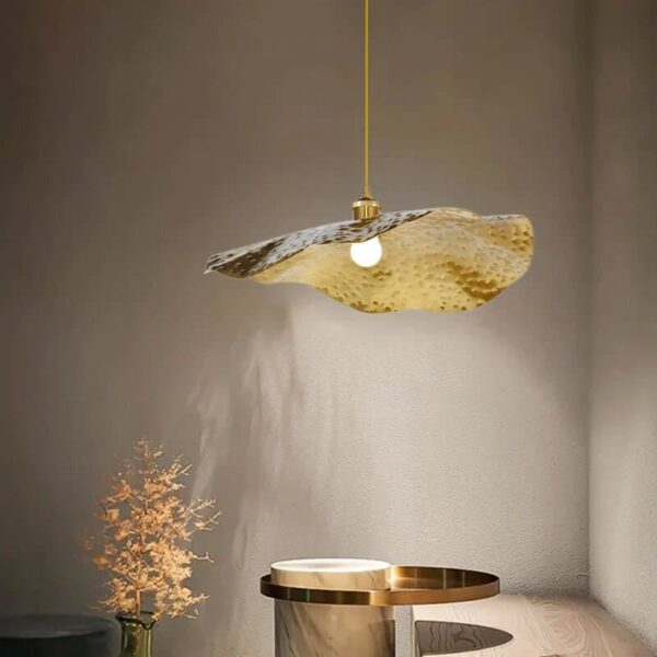 Handgemaakte lotus hanglamp in geborsteld koper