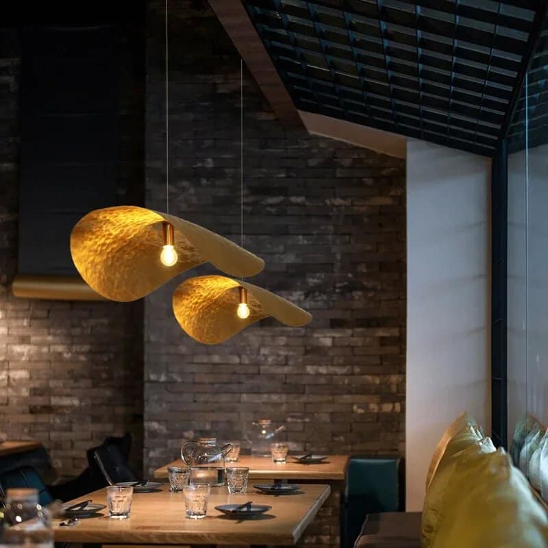 Suspension artistique cuivrée contemporaine