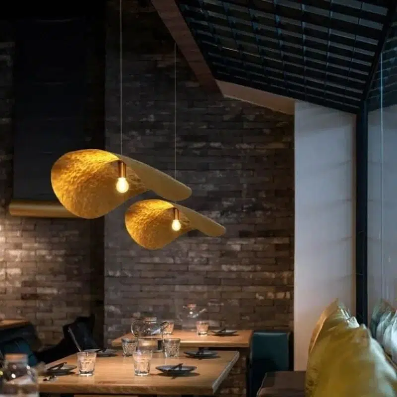 Suspension artistique cuivrée contemporaine