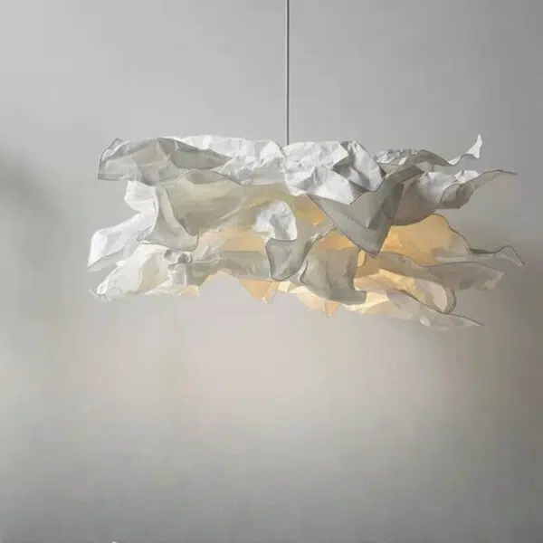 Suspension contemporaine aux courbes nuageuses