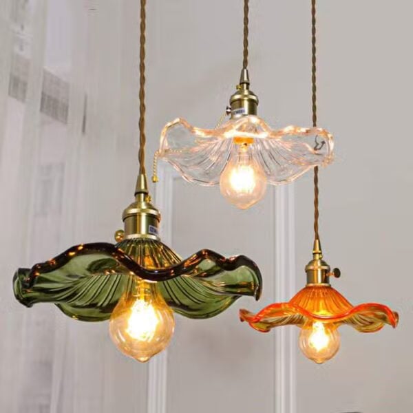 Bloemen hanglamp van glas en koper