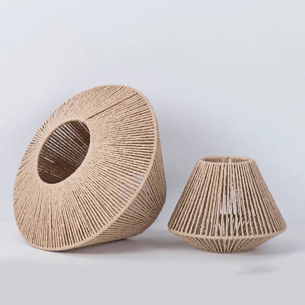 Suspension lumineuse en rotin artisanal