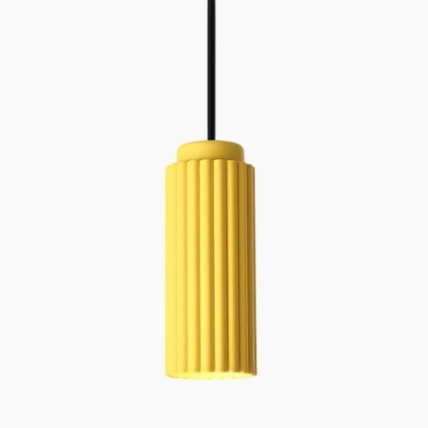 Scandinavische hanglamp met zuivere lijnen