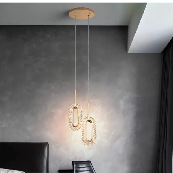 Suspension contemporaine aux reflets cristallins