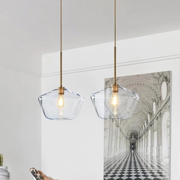Suspension contemporaine en verre cristallin