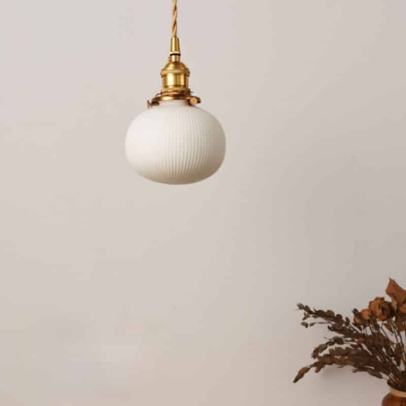 Suspension luminaire en céramique d'inspiration rétro