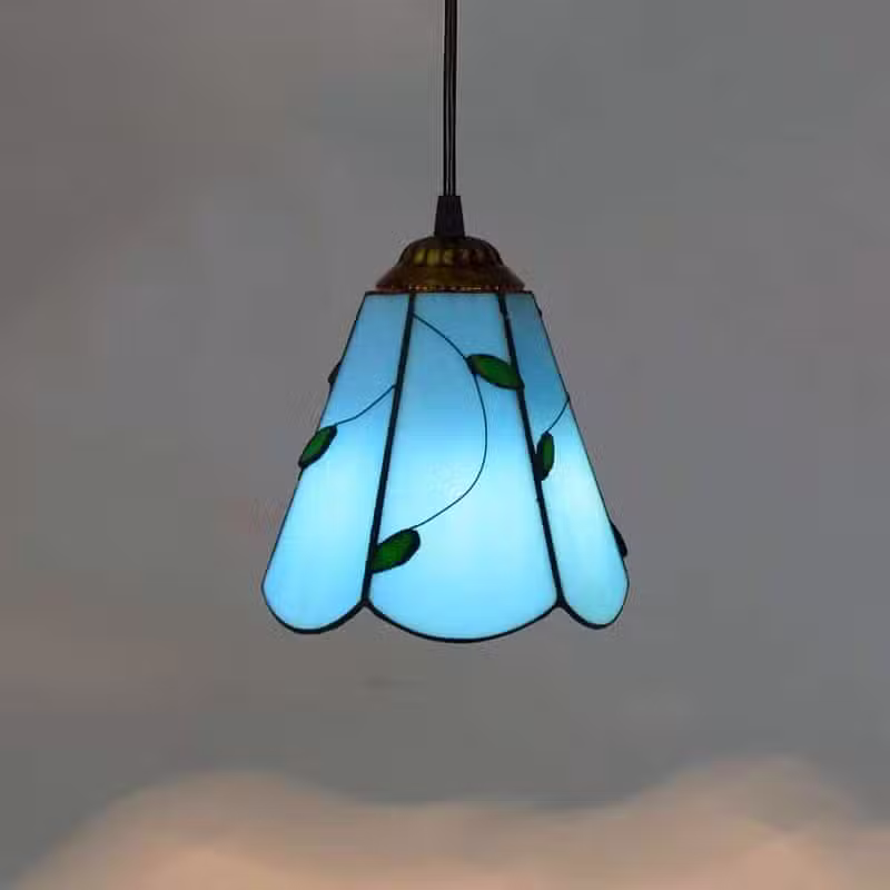 Suspension luminaire Tiffany aux motifs floraux délicats
