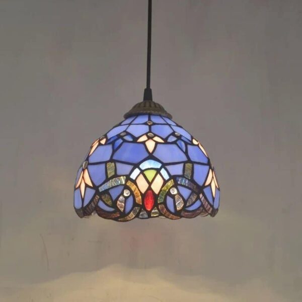 Suspension lumineuse inspiration Tiffany aux motifs raffinés
