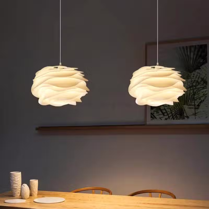 Suspension LED florale aux pétales lumineux