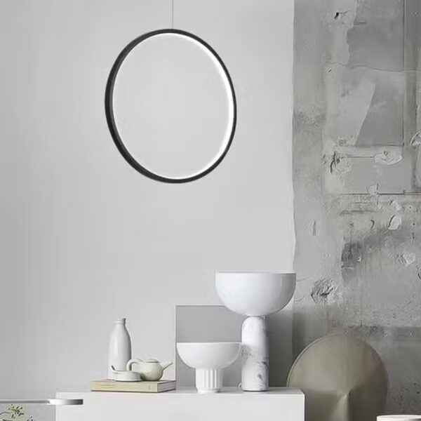 Suspension annulaire contemporaine en finition noir mat