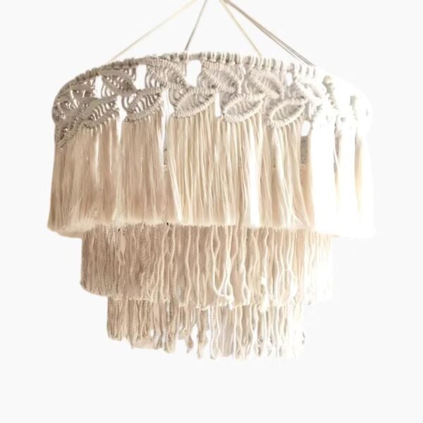 Handgemaakte macramé hanglamp geïnspireerd door de natuur