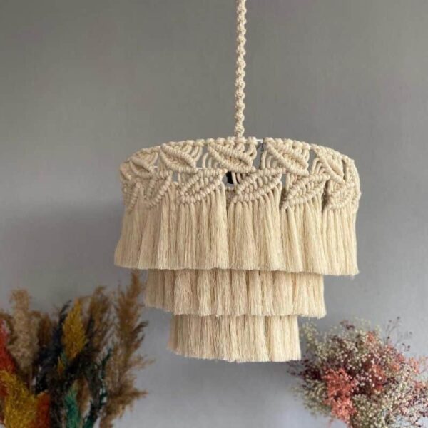 Handgemaakte macramé hanglamp geïnspireerd door de natuur
