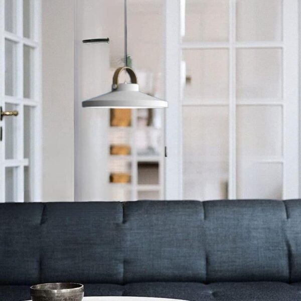 Suspension contemporaine en acier au design nordique