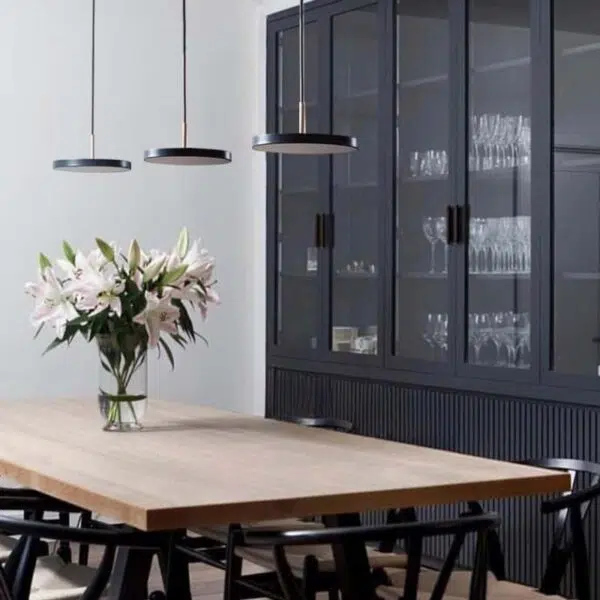 Suspension contemporaine en métal avec plateau aérien noir