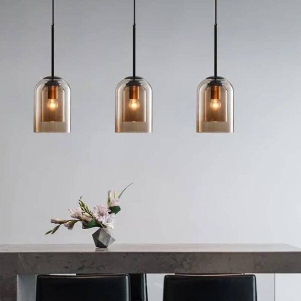 Eigentijdse hanglamp in amberkleurig glas met dubbele coating