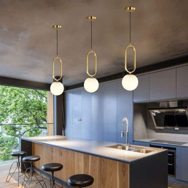 Suspension contemporaine en verre blanc et métal précieux