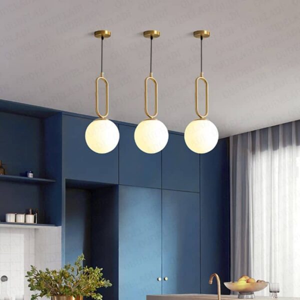Suspension contemporaine en verre blanc et métal précieux