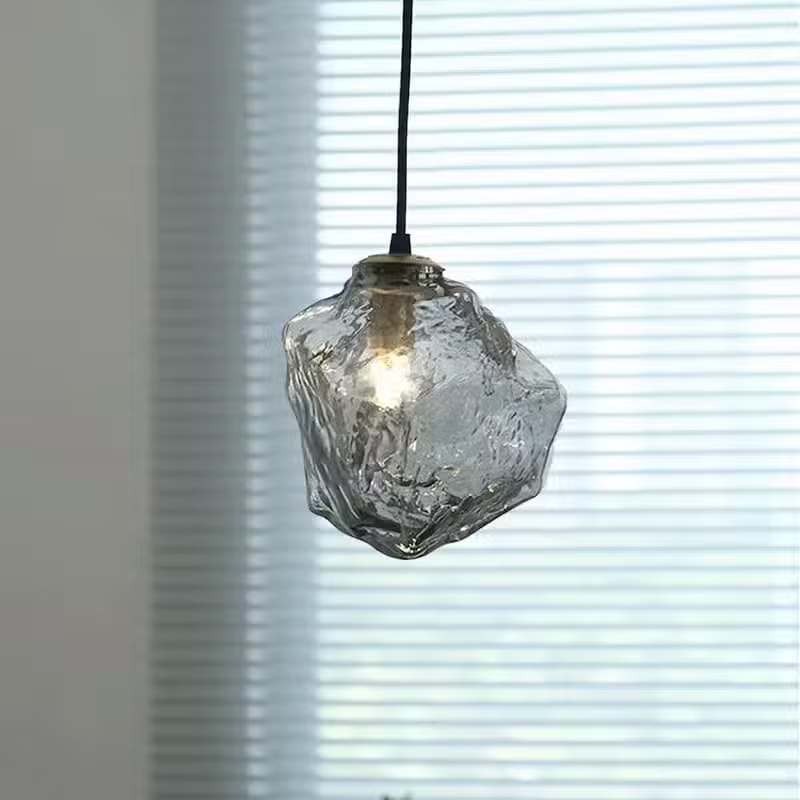 Suspension contemporaine en verre gris texture minérale