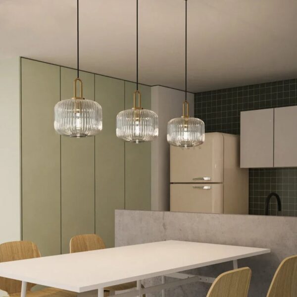 Suspension cylindrique en verre au design intemporel