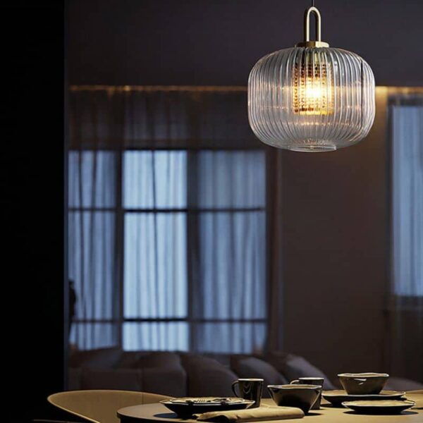 Suspension cylindrique en verre au design intemporel
