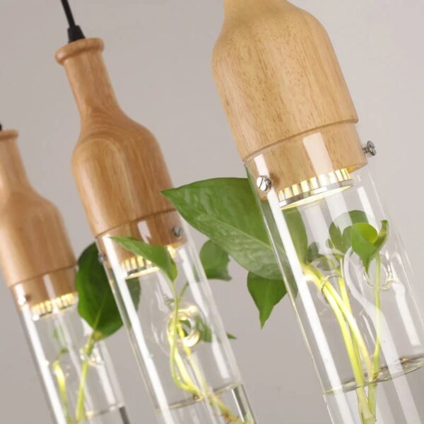 Suspension design triple avec bouteilles de verre illuminées