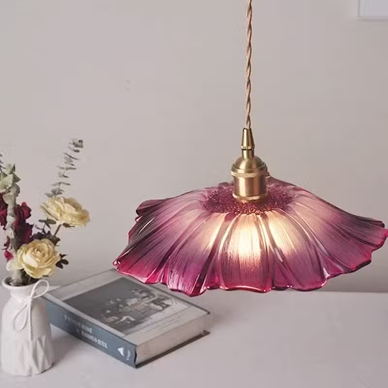 Suspension florale en verre violet et cuivre doré