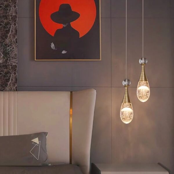 Suspension LED contemporaine aux lignes fluides