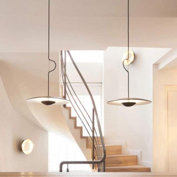Suspension LED minimaliste nordique aux lignes épurées