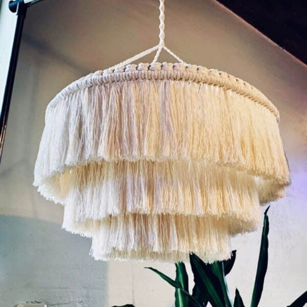 Suspension luminaire artisanale en macramé