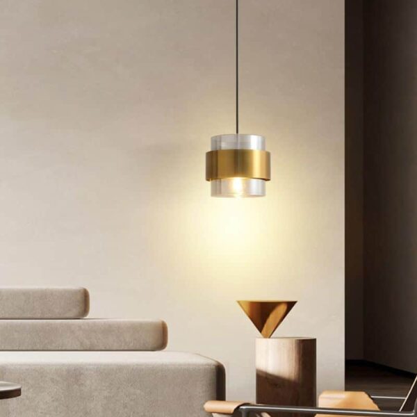 Suspension lumineuse cylindrique en verre et finition cuivrée