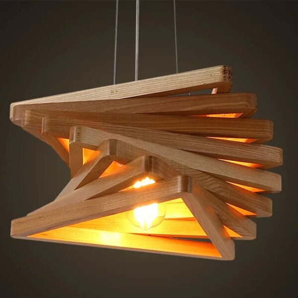 Suspension triangulaire LED en bois naturel