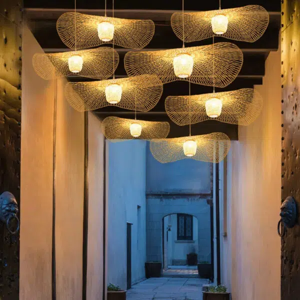 Suspension artisanale en bambou d'inspiration orientale