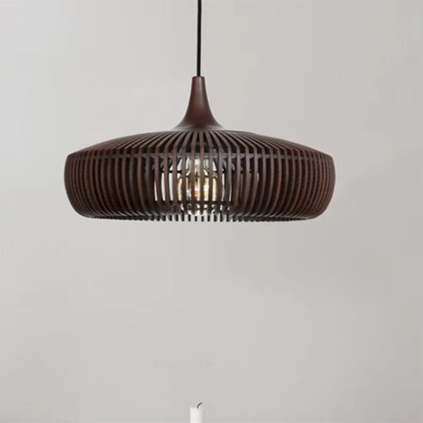 Suspension artisanale en bambou d'inspiration orientale