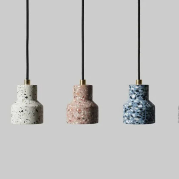 Handgemaakte hanglamp in terrazzo met strakke lijnen