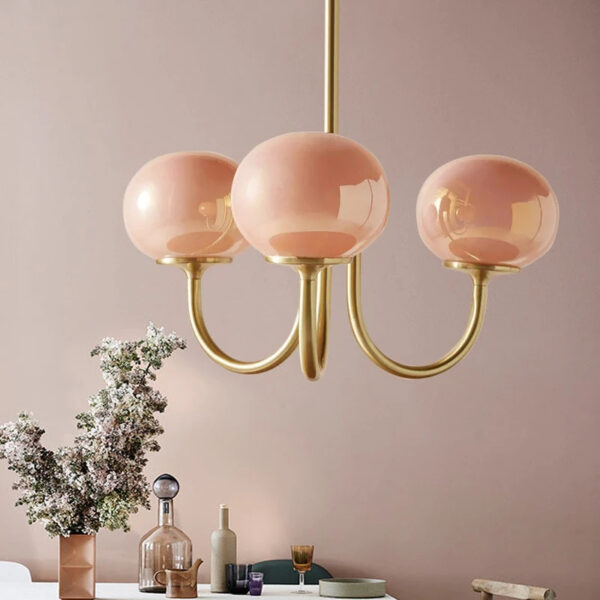 Suspension contemporaine à trois globes en verre teinté rose