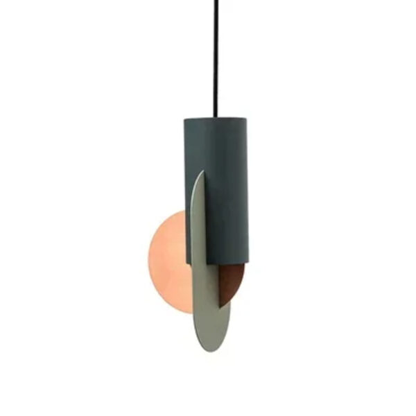 Suspension contemporaine aux lignes épurées en métal