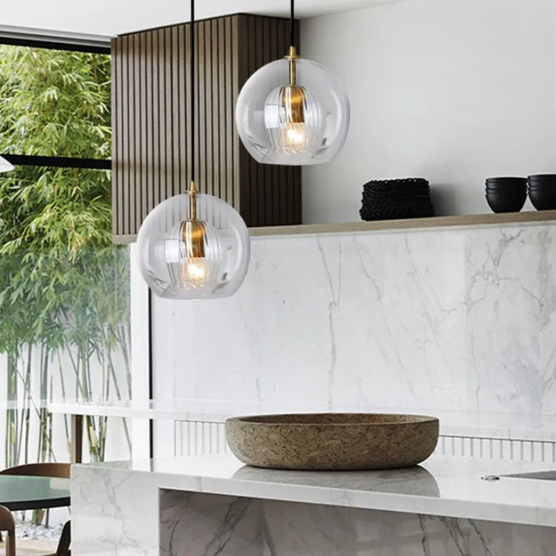 Suspension contemporaine avec globe en verre cristallin