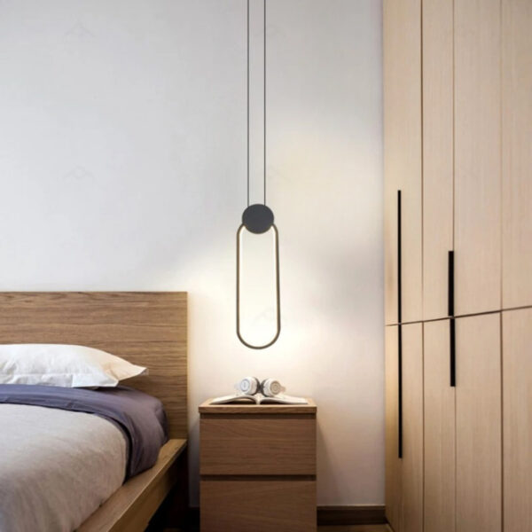 Suspension contemporaine circulaire en finition noir mat