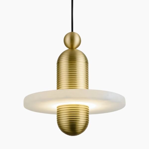 Eigentijdse hanglamp in marmer en gouden afwerking