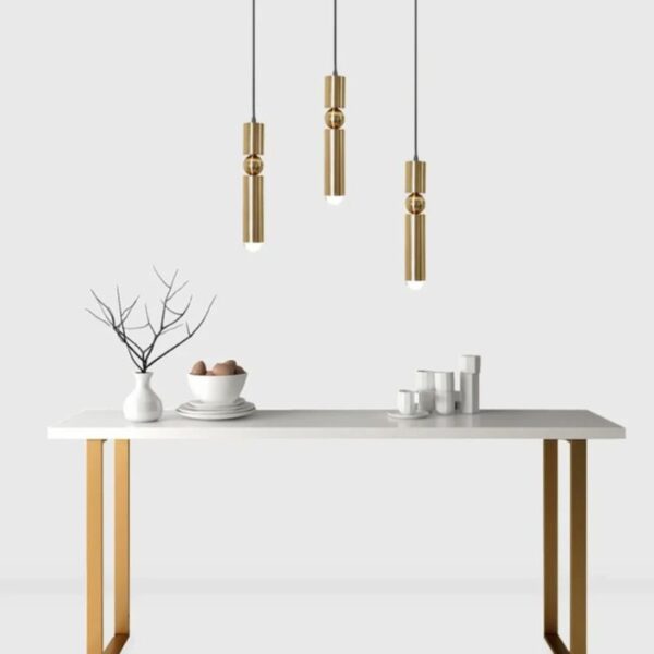 Suspension contemporaine en métal doré au design épuré