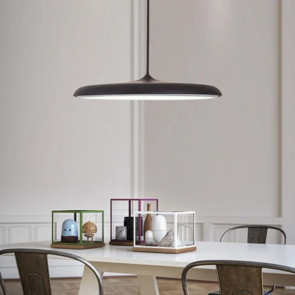 Eigentijdse Scandinavische hanglamp die elegantie en design combineert