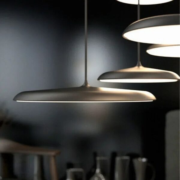 Suspension contemporaine nordique alliant élégance et design