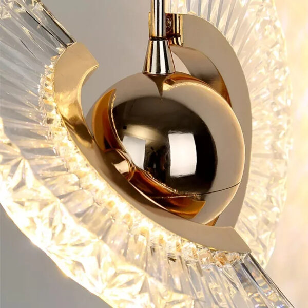 Eigentijdse roterende hanglamp met gouden afwerking