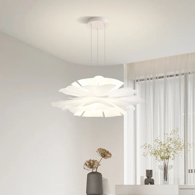 Suspension florale blanche au design contemporain épuré
