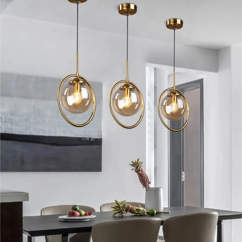 Suspension luminaire en verre massif au design raffiné